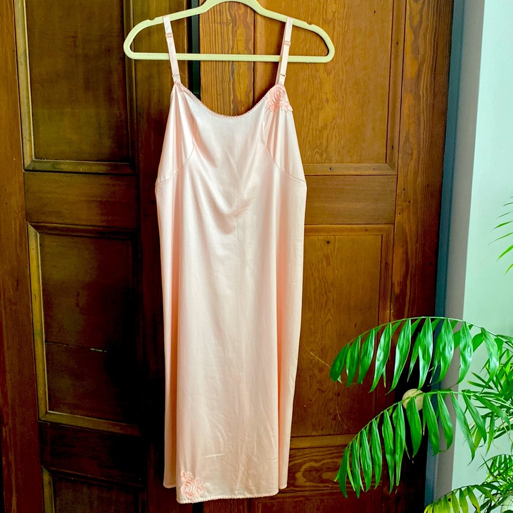Vintage Shadowline slip/lingerie in soft peach color. Sz 34 Tall.